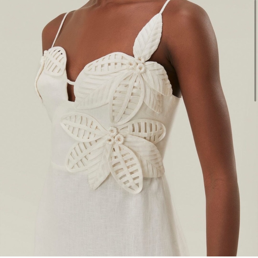 Chic Cream Floral Appliqué Dress